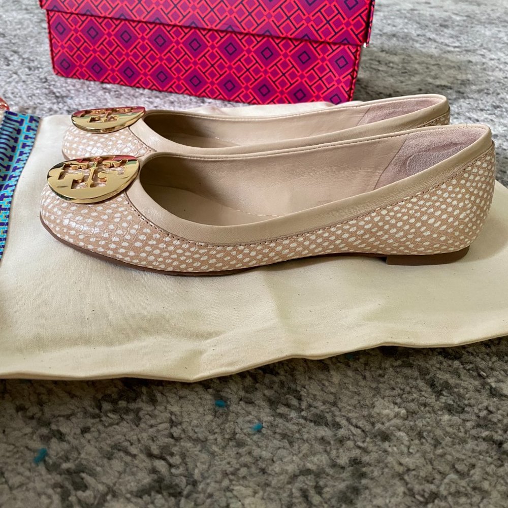 Tory Burch Reva Flat Polka Dot Snake Spring Dune - Picture 14 of 14